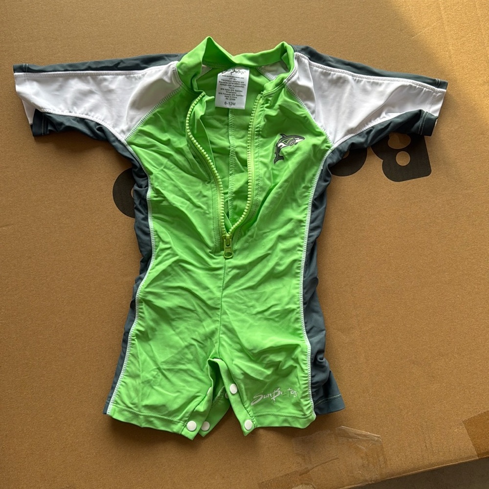 Sunbusters non toxic baby sun shirt / body suit / rashguard